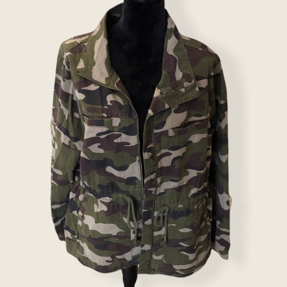 Camo, please?!! 💚🤎🖤